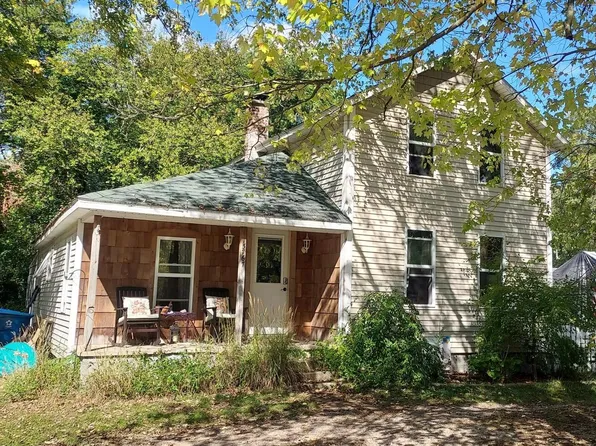 15767 Pruin St, Spring Lake, MI 49456