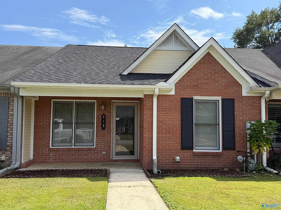 313 Woodridge Dr SW