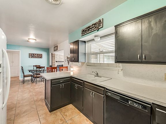 5th image of 4905 Clover Ave