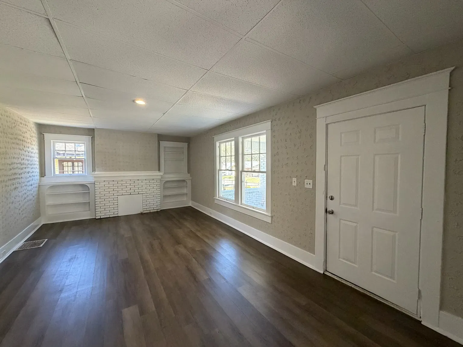 4 bed, 2100 sqft, $1,400 — Photo 2