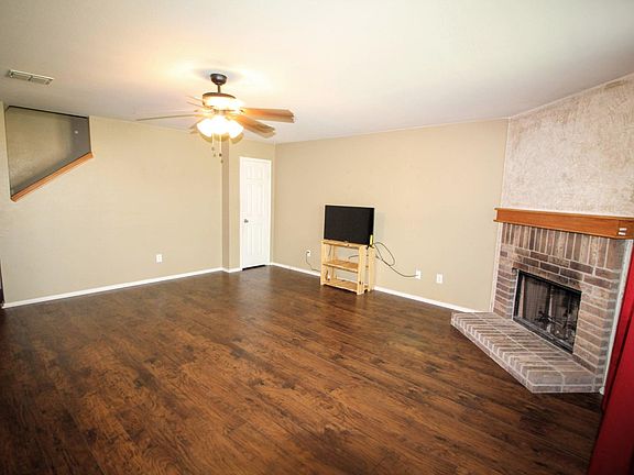 3rd image of 1412 Primrose Ln