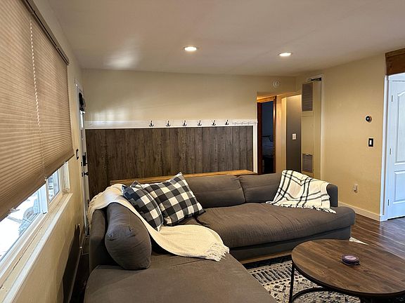 4th image of 2538 Elwood Ave #1