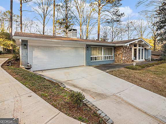 3rd image of 3590 Cloudland Dr
