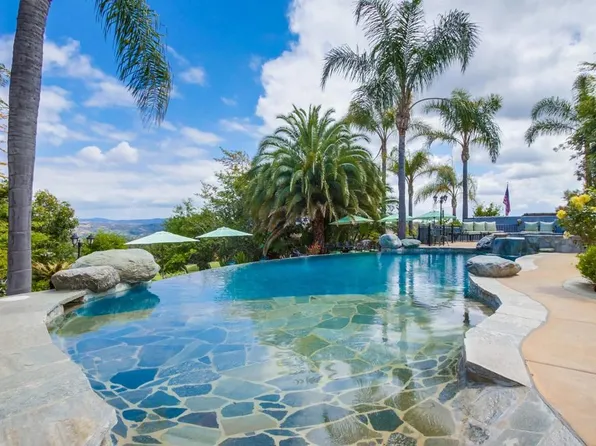 2163 Summer Bloom Ln, Fallbrook, CA 92028