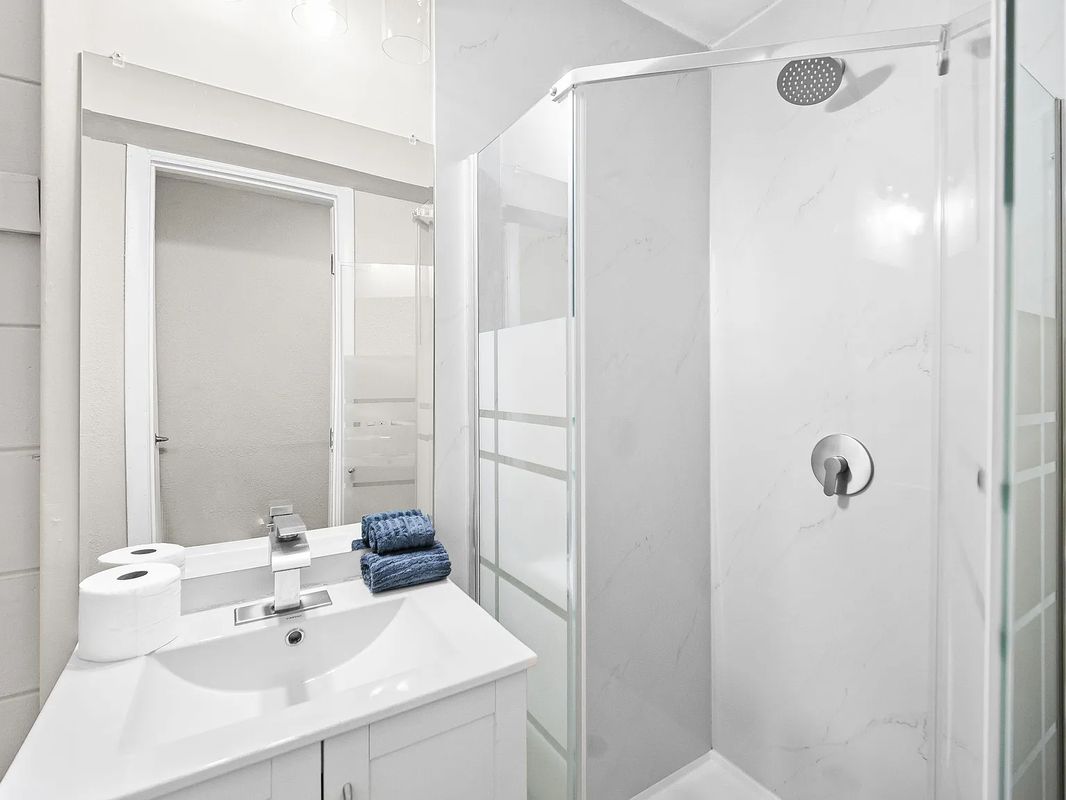 4 bed, 6.0 bath, 2353 sqft, $979 — Photo 4