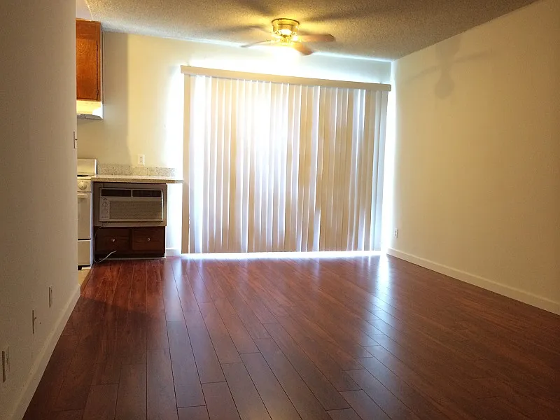 Casablanca West Apartments — Photo 4