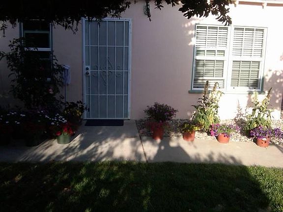 2nd image of 712 E Church St #D