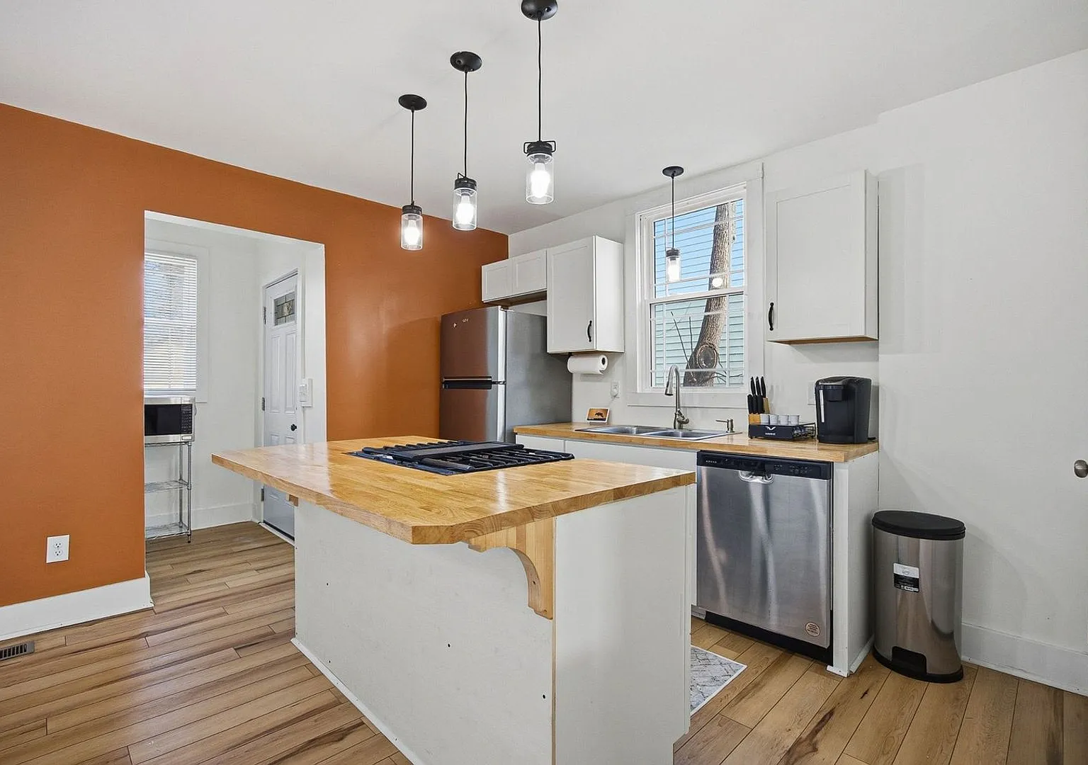 2 Bedroom 2 Bath Single Family Home in Columbus — Photo 1
