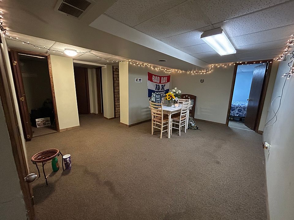 1st image of 208 W 7th St #2