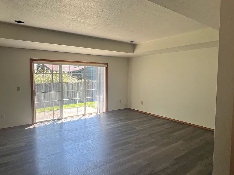 850 SW Agee St — Photo 4