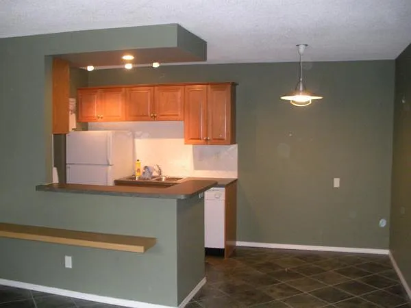 Mission 1 Bedroom - 1/2 Block To Holy Cross Centre — Photo 4