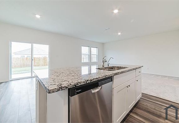5th image of 104 Blackbear Dr