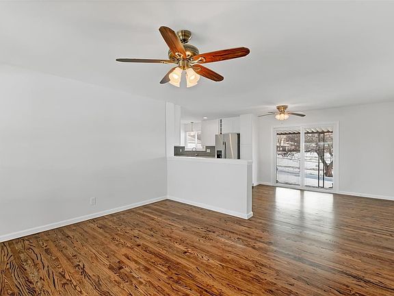 4th image of 2994 Foxwood Dr
