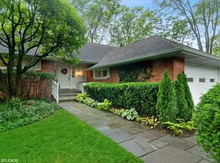 196 Coach Rd, Northfield, IL 60093