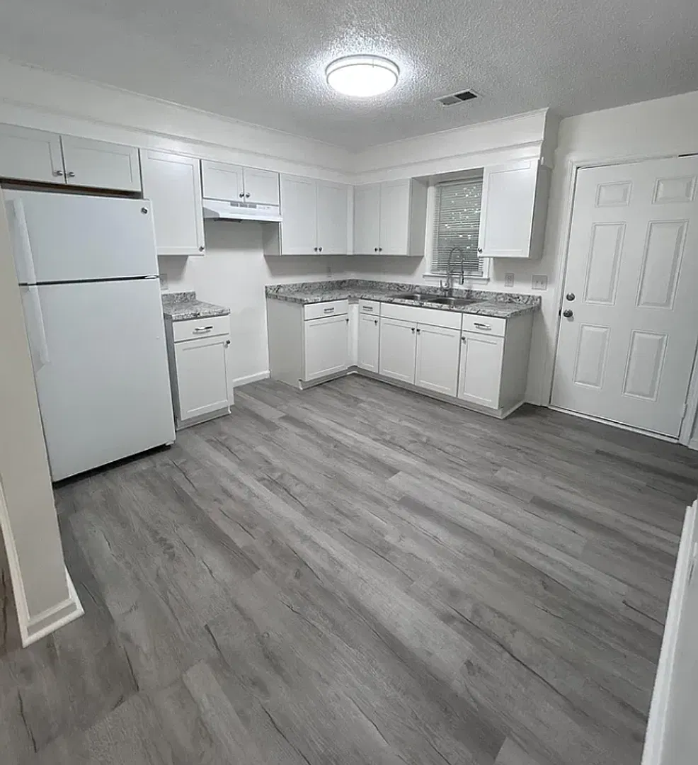 Beautifully Updated 2-Bedroom Home in West Columbia! — Photo 4