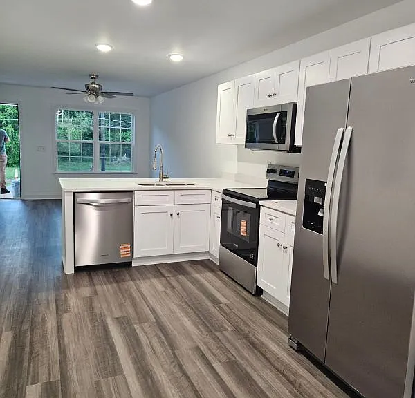 122 Harrison Ln SE — Photo 3