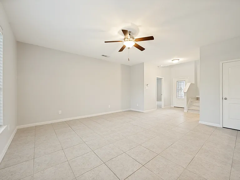 1608 Persimmon Dr — Photo 9