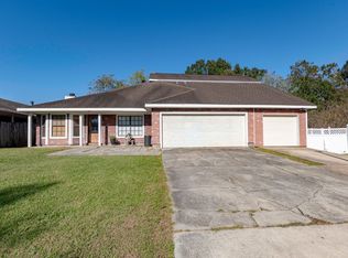 102 Confederate Ave, Broussard, LA 70518