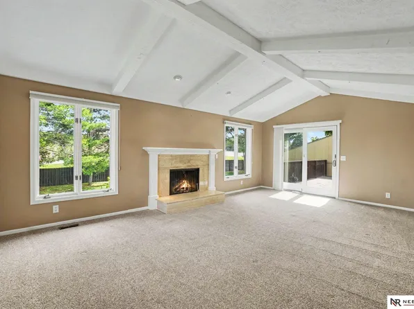 5171 S 150th Plz, Omaha, NE 68137