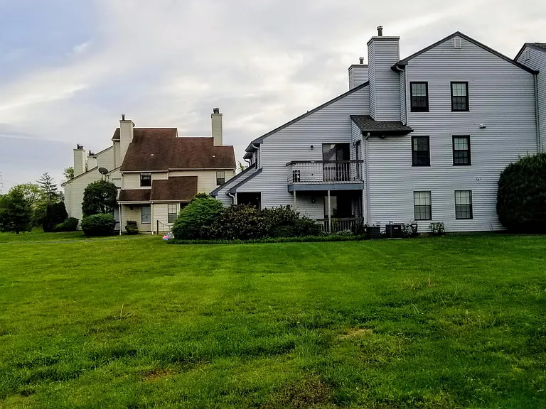 1910 Woodbridge Commons Way — Photo 7
