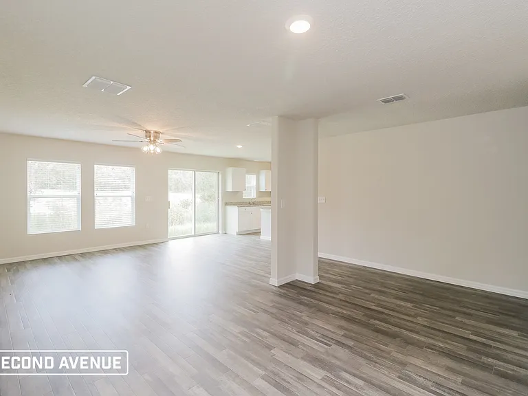 6690 N Roland Dr — Photo 4