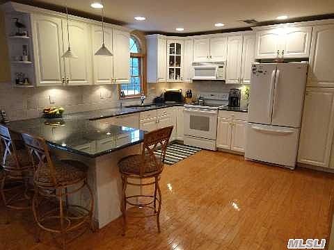 5th image of 46 Carriage Dr