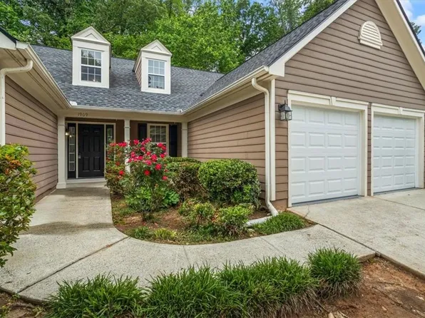 1909 Riverlanding Cir, Lawrenceville, GA 30046