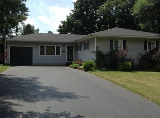 66 Post Hill Dr, Rochester, NY 14623