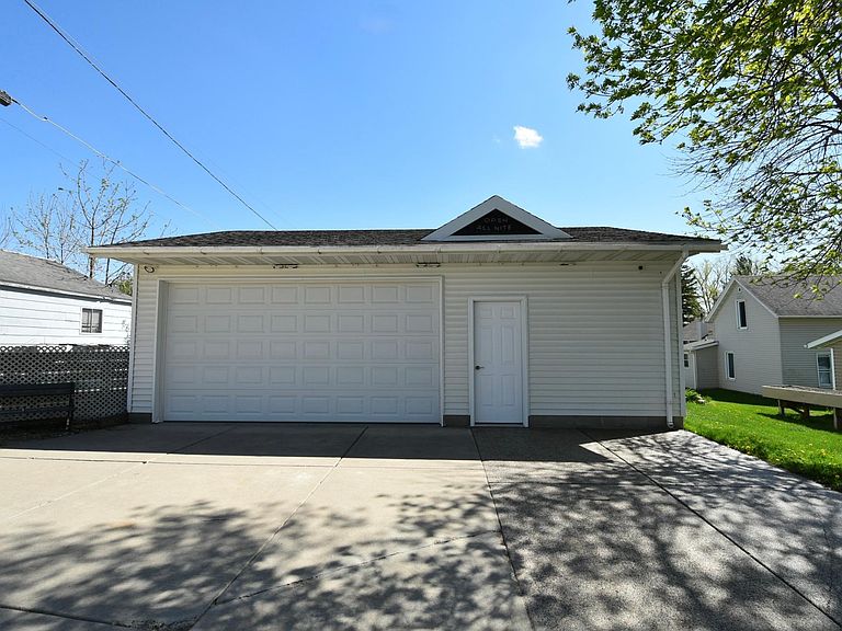 Listing photo 5