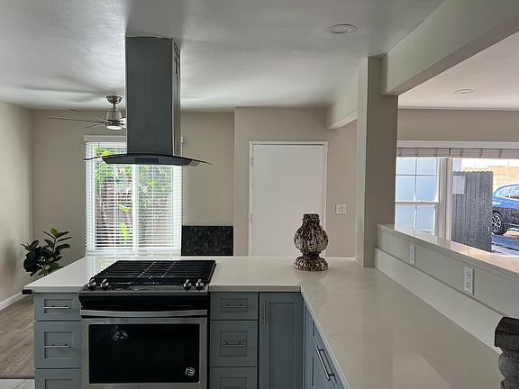 5th image of 15430 Freeman Ave