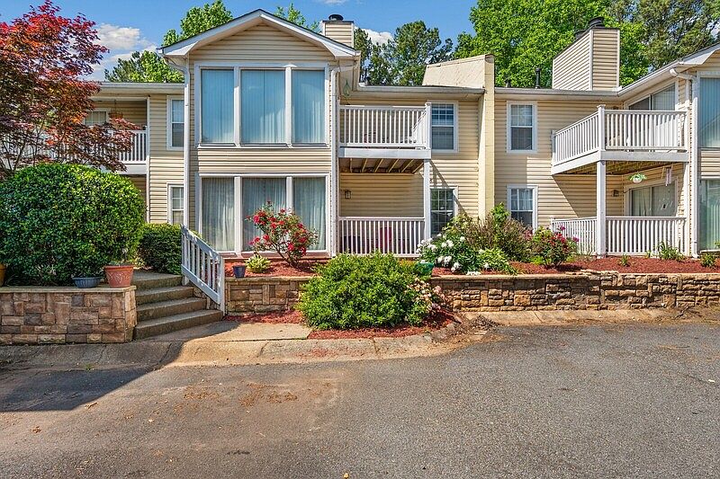 1st image of 803 Augusta Dr SE