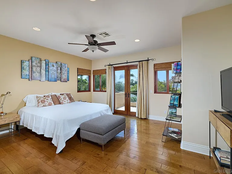 645 N Rios Ave — Photo 8