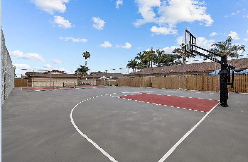 Huntington Garden Apartments — Photo 2