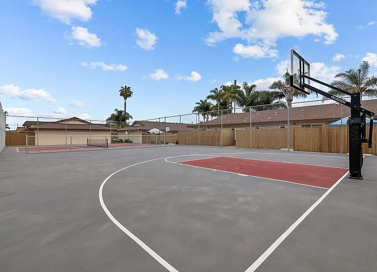Huntington Garden Apartments — Photo 2
