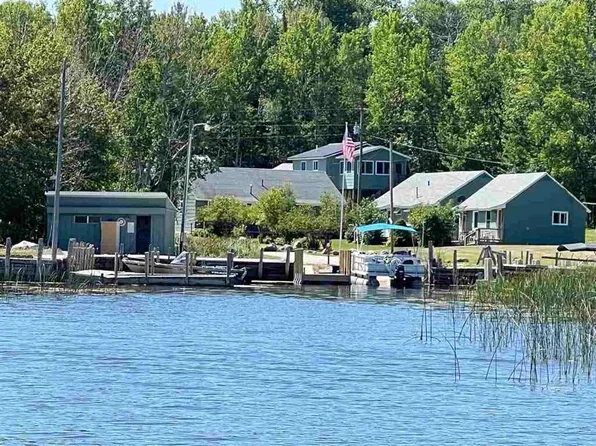 32544 S Bobby Dr, Drummond Island, MI 49726