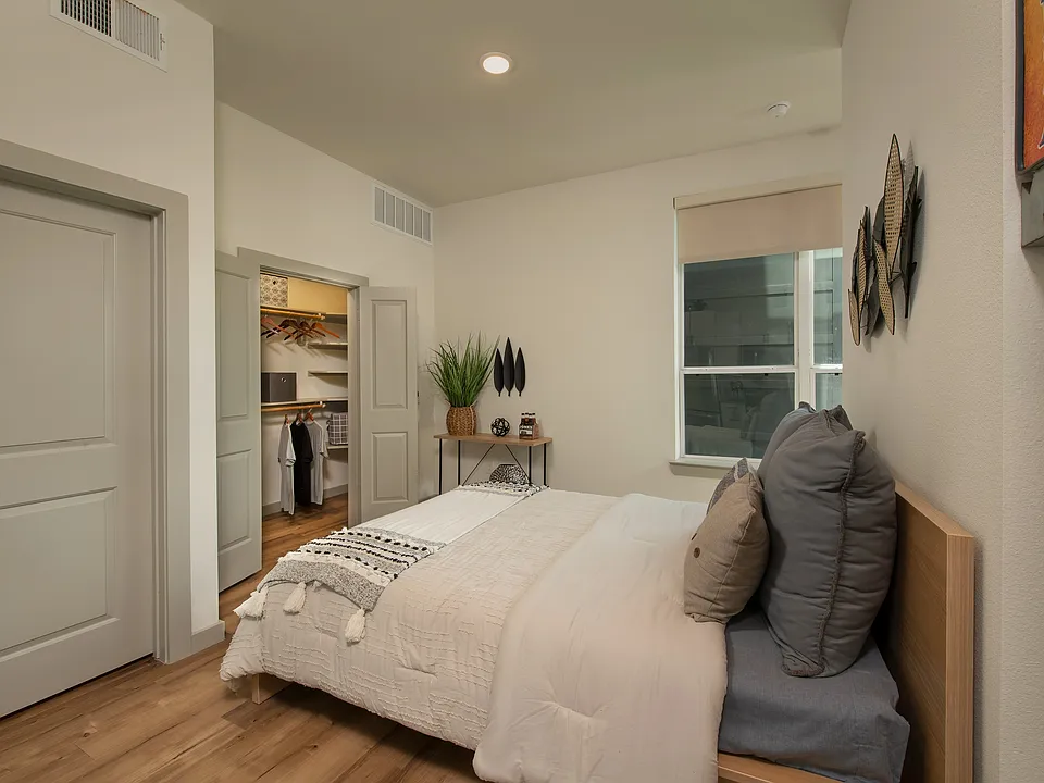 315 Bedroom 1.2