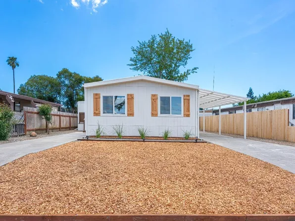 207 Magnolia Avenue, Santa Rosa, CA 95407