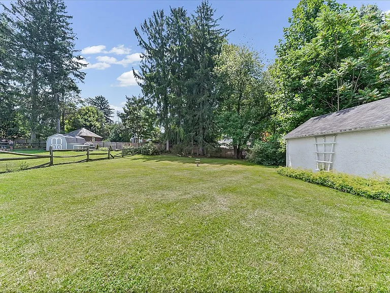 8 Stanton Ave — Photo 16