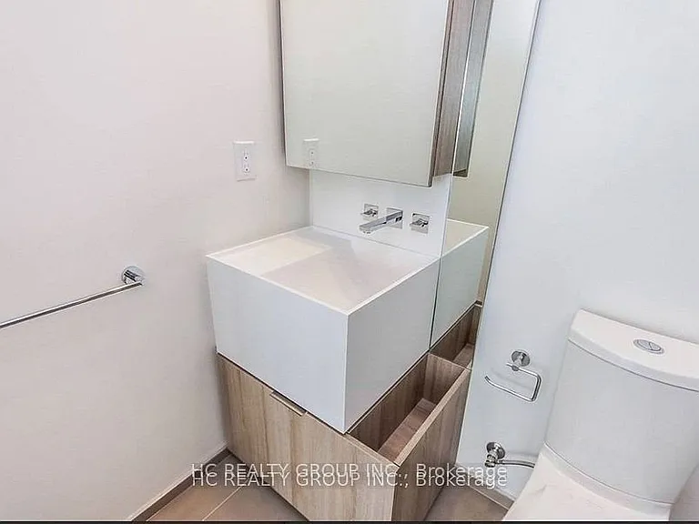 1 Bloor St E #5201 — Photo 7