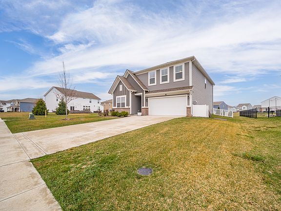 3rd image of 8709 Winton Pl