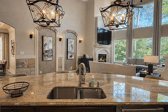 3rd image of 43 W Loftwood Cir