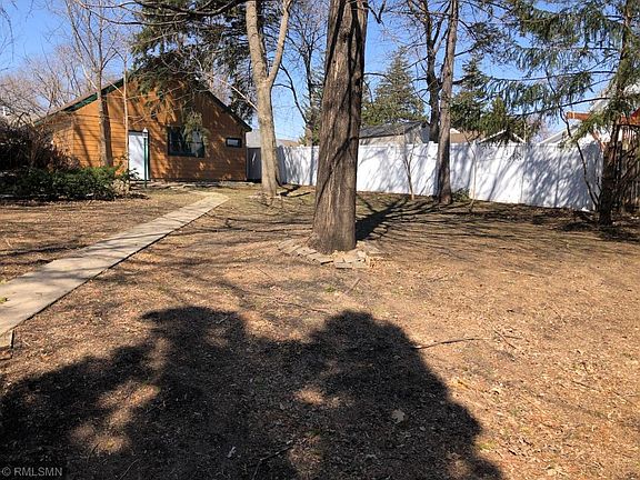 4th image of 911 Blackmer Ave