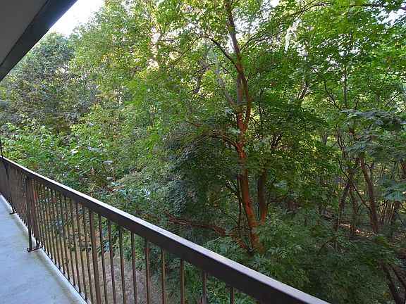 2nd image of 6030 Lake Bluff Dr Unit 301
