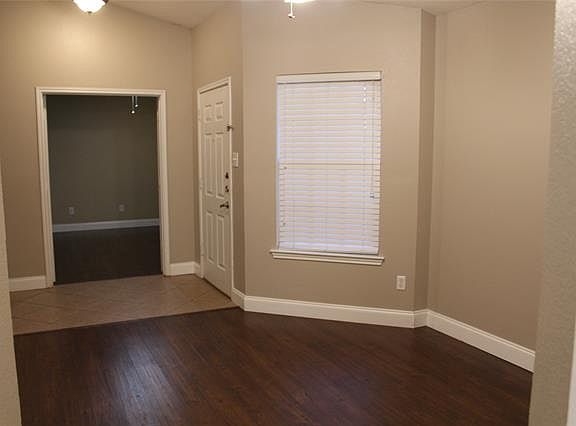 2nd image of 1412 Gordon Dr