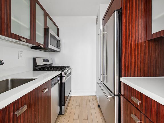5th image of 212 E 47th St APT 18G