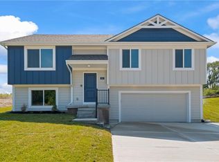 609 SE 21st St, Oak Grove, MO 64075