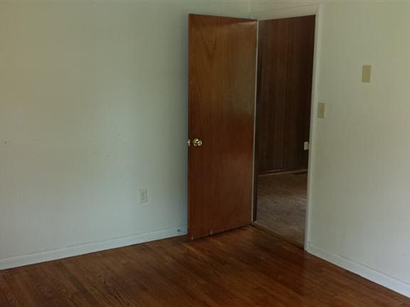 4th image of 837 W Burkhead Street