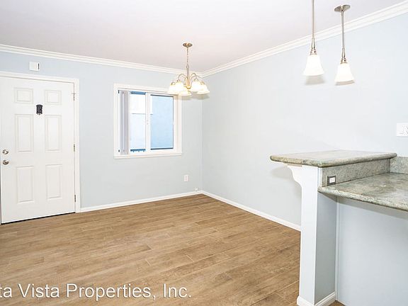5th image of 855B Emerald St