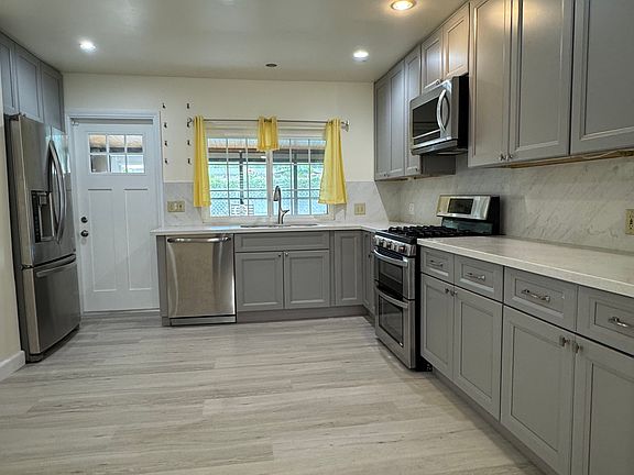 4th image of 22936 Gault St