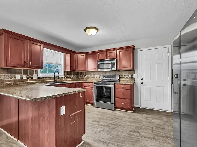 2552 Hattington Dr — Photo 9